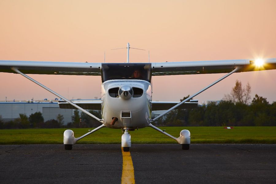 Cessna 172 front view